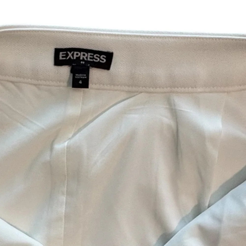 Express White A-Line Mini Skirt with Front Gold‎ Ring Zipper Black Trim Size 4
